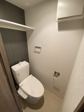 トイレ　温水洗浄便座付きのトイレです♪