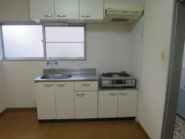 キッチン　コンパクトなキッチンで掃除もラクラク