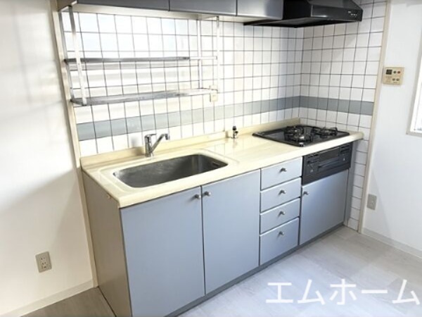 キッチン　システムキッチン　3口ガスコンログリル付き