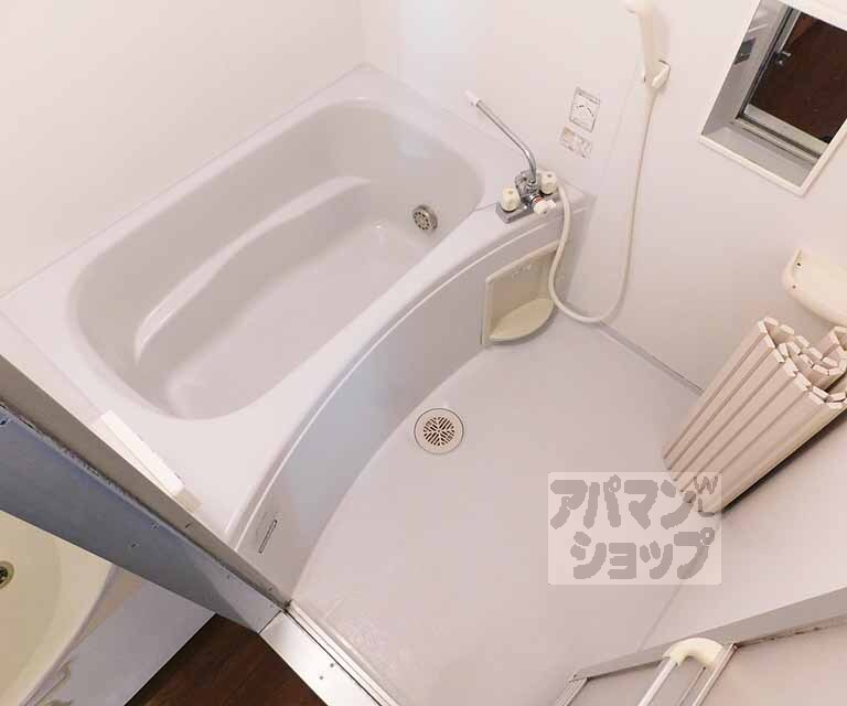 バス・シャワールーム　大きなお風呂