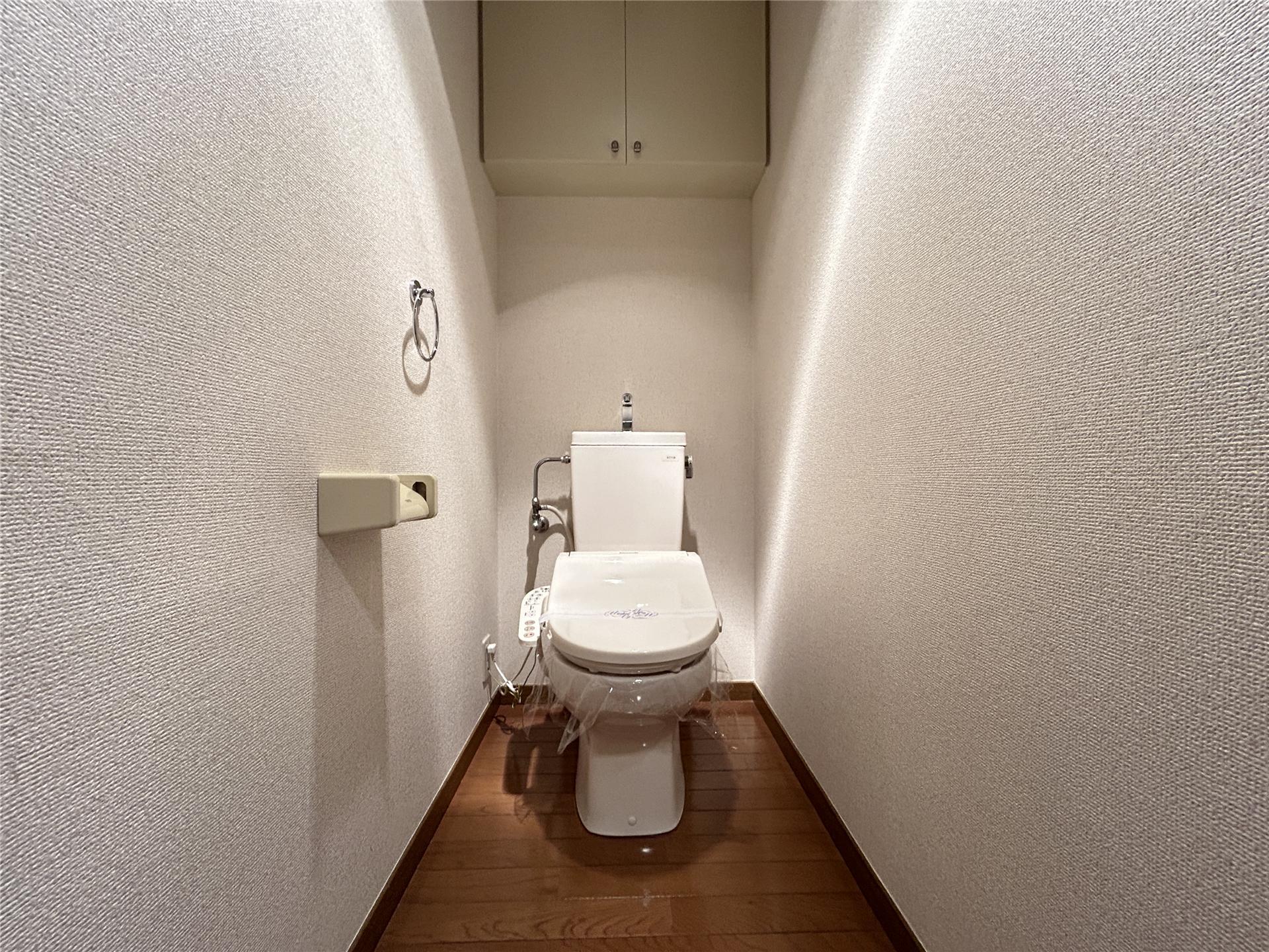 トイレ　温水洗浄便座付きのトイレです