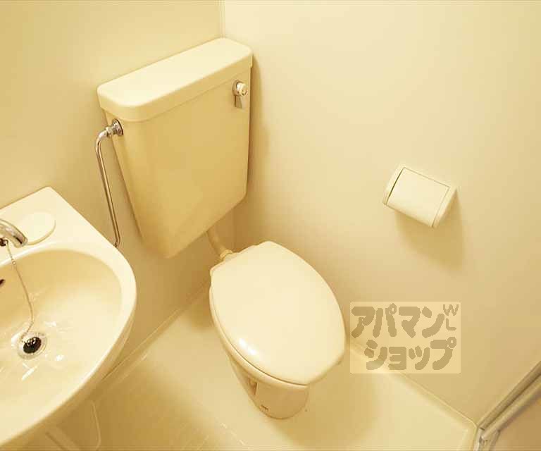 地下鉄烏丸線 北大路駅 徒歩12分 5階建 築44年のトイレ写真