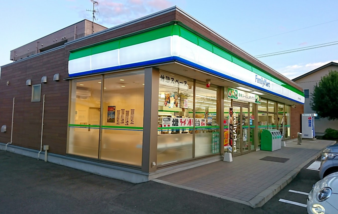 コンビニ　ファミリーマート野々市堀内三丁目店（コンビニ）まで340m