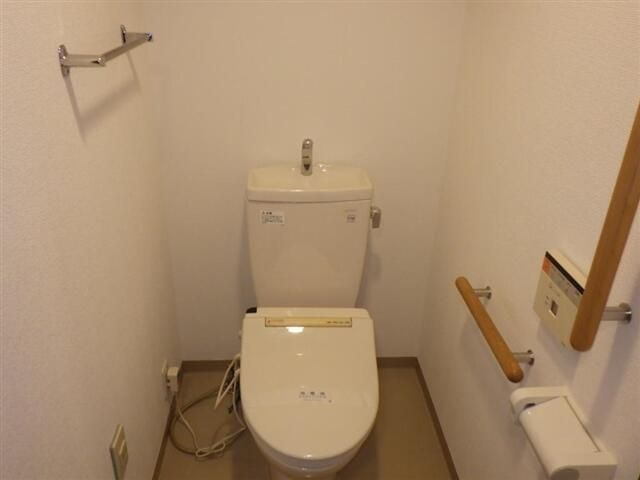 相鉄本線 西谷駅 徒歩28分 4階建 築25年のトイレ写真