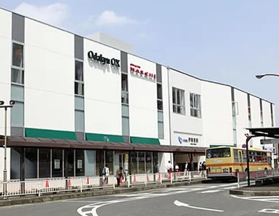 スーパー　小田急マルシェ伊勢原（スーパー）まで438m