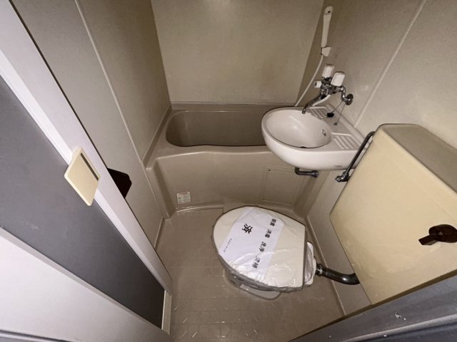 ＪＲ東海道本線 摂津富田駅 徒歩4分 5階建 築44年のトイレ写真
