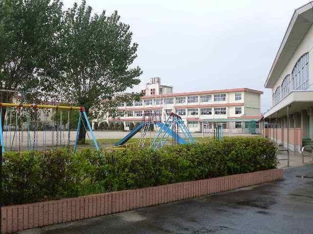 小学校　小牧市立　味岡小学校（小学校）まで700m
