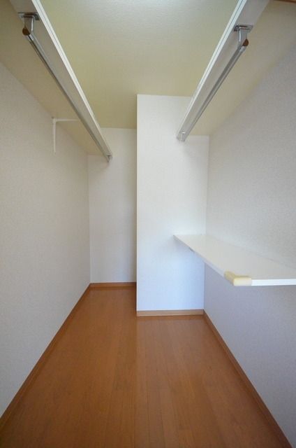 収納　☆洋服台もあって収納も簡単なウォークインクローゼット☆