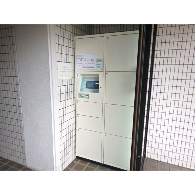エントランス　宅配ボックス