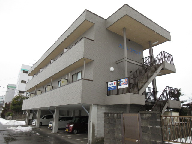 富山市木場町のアパートの建物外観