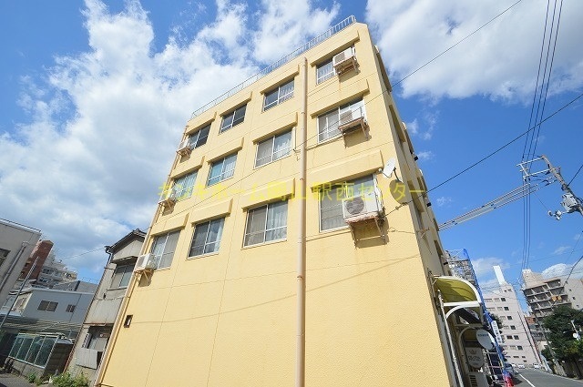 岡山市北区南中央町のマンションの建物外観