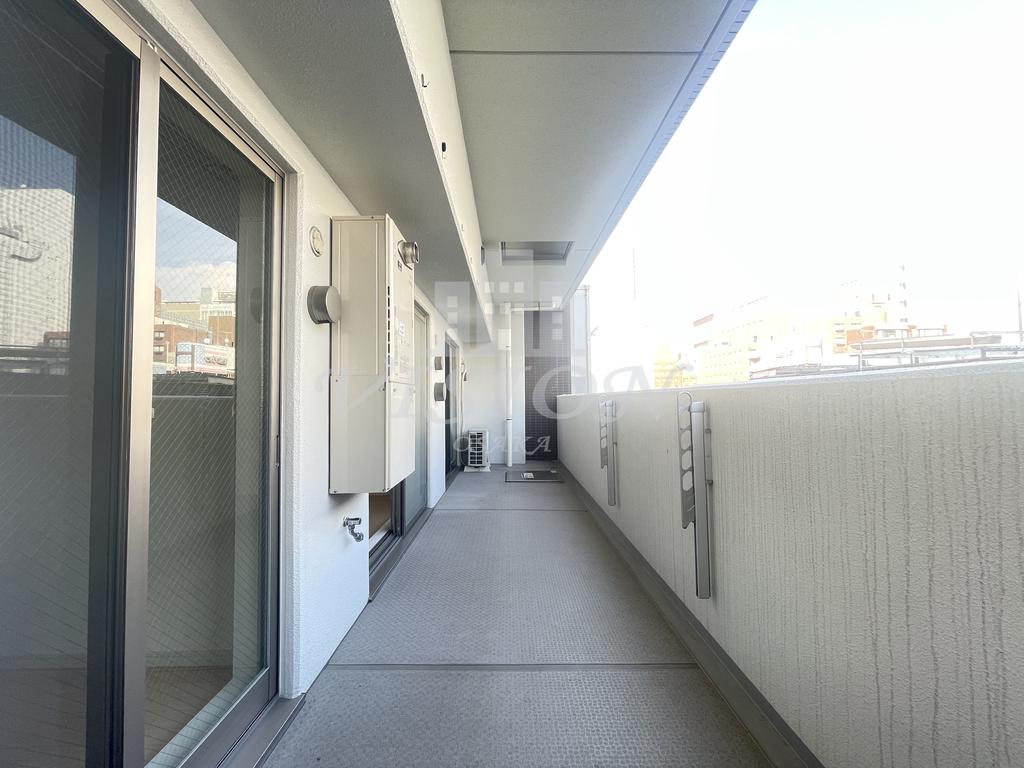 バルコニー　室内写真は別室のものです