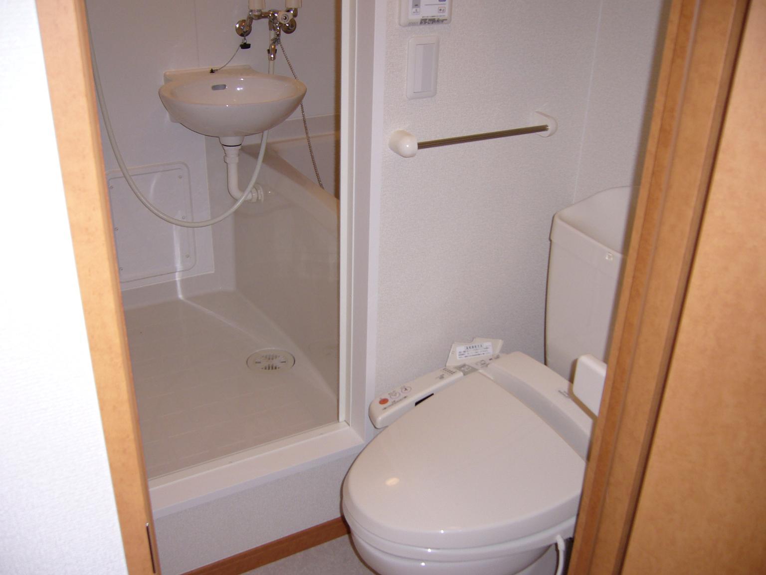 トイレ　温水洗浄付き