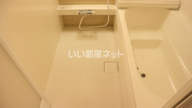 【ＢＥＳＴ　ＨＯＵＳＥ　IIIのバス・シャワールーム】