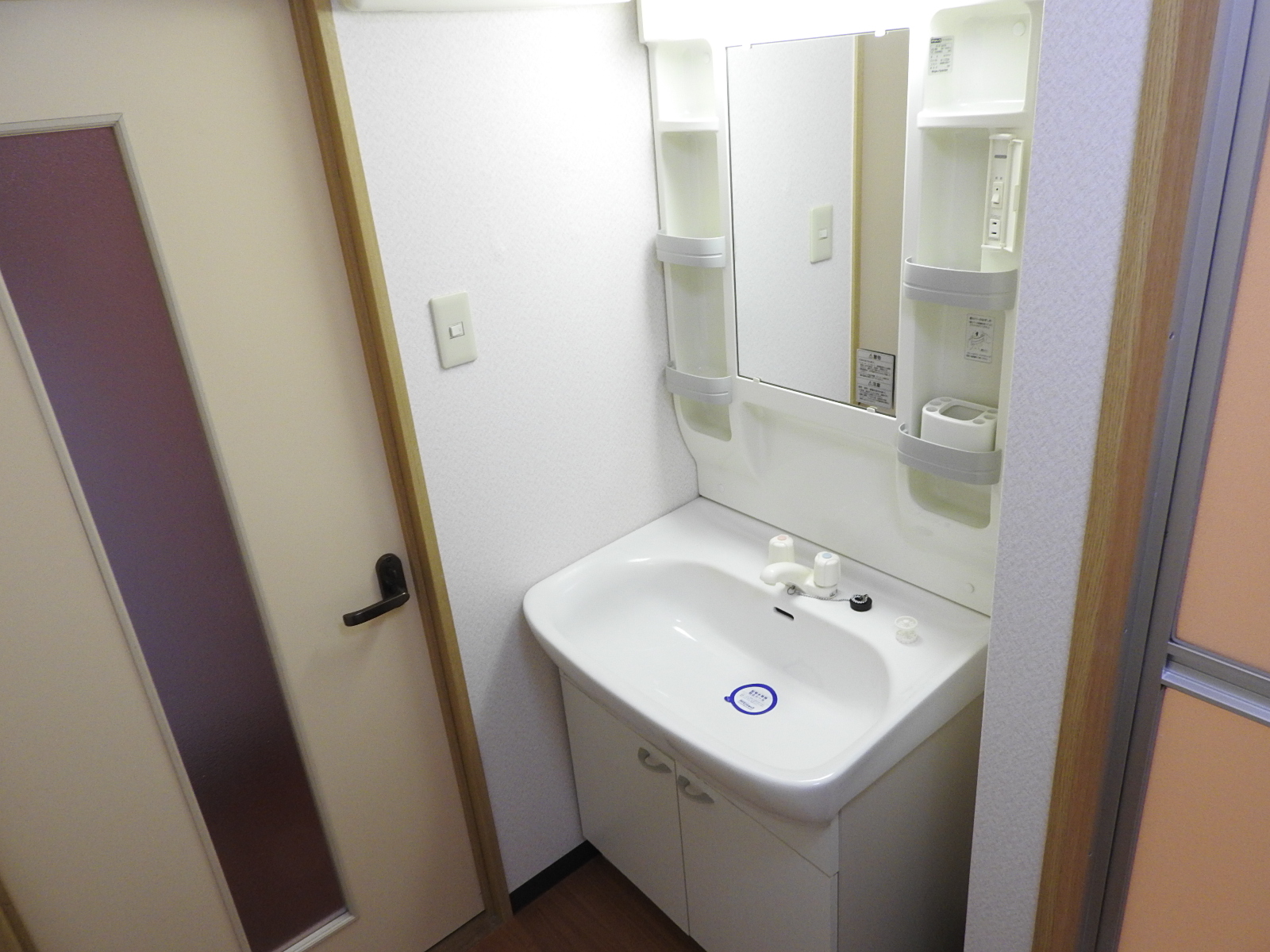 洗面設備　※同じ建物、別号室の写真です。