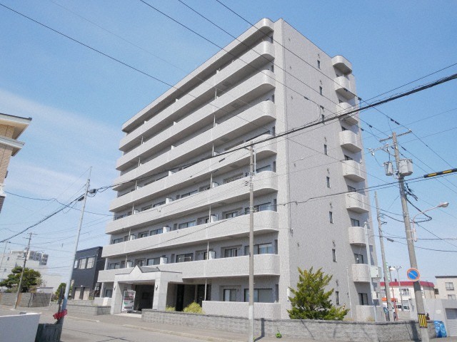 札幌市東区北四十七条東のマンションの建物外観