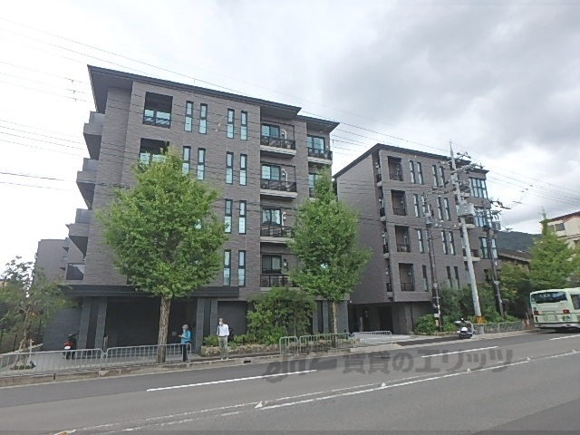 【ライオンズ嵯峨天龍寺若宮西の邸の建物外観】