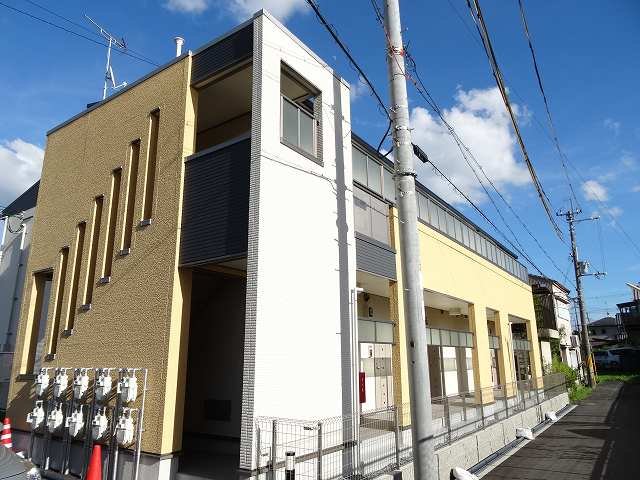 大和高田市中三倉堂のアパートの建物外観