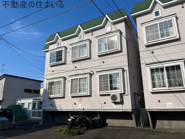 札幌市南区澄川二条のアパートの建物外観