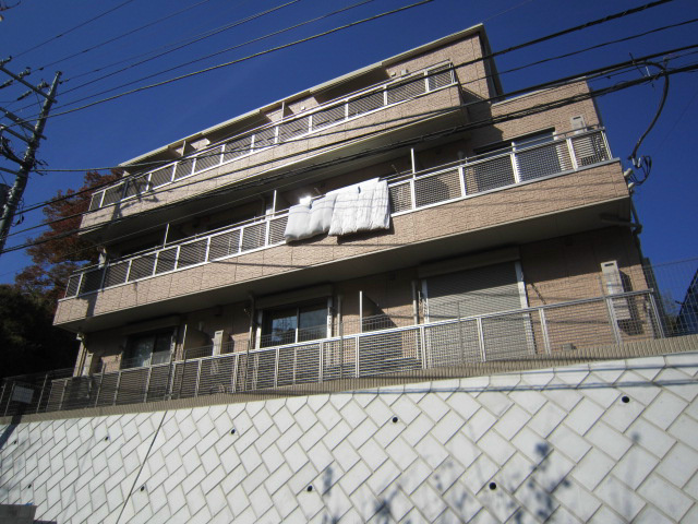 小田原市城山のマンションの建物外観