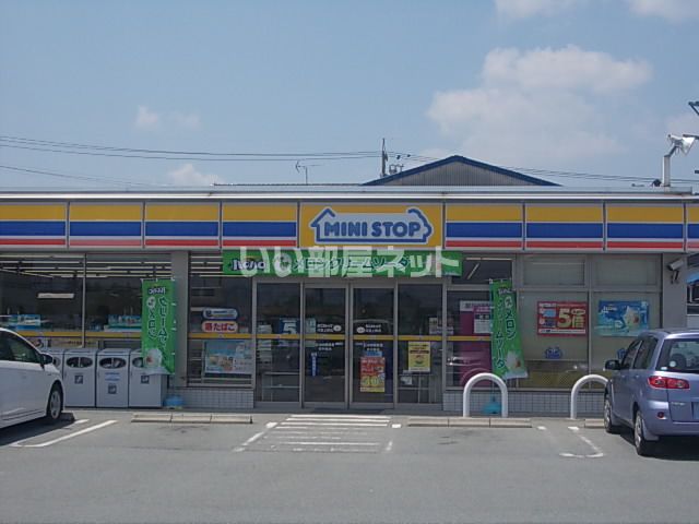コンビニ　ミニストップ河芸上野店（コンビニ）まで238m