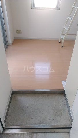 【川崎市中原区苅宿のマンションの玄関】