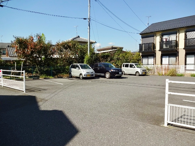 【カーサ　セイ・エイトの駐車場】