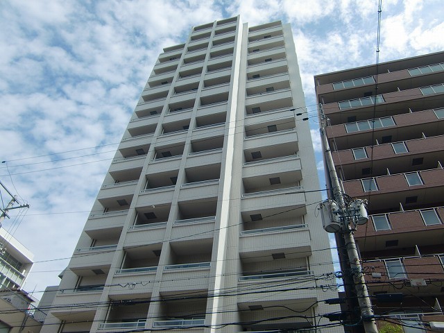 ベルフェリーク天満橋の建物外観