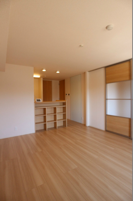 居室・リビング　温かみのある雰囲気のリビングです。