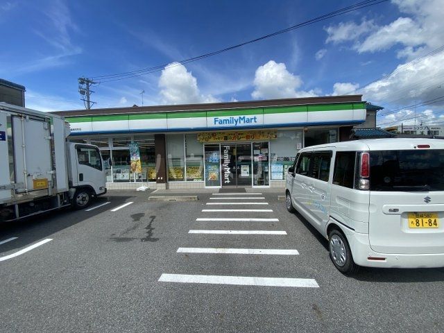 コンビニ　ファミリーマート岡崎根石町店（コンビニ）まで627m