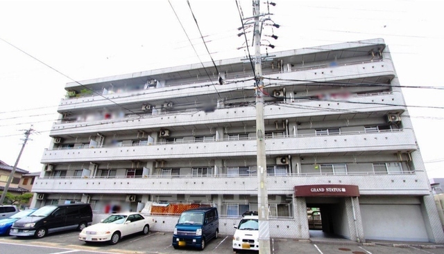 【名古屋市北区楠のマンションの建物外観】