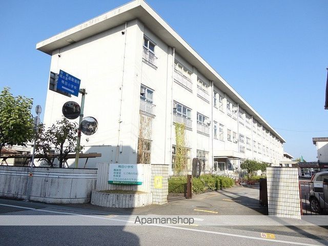 小学校　高知市立鴨田小学校（小学校）まで695m