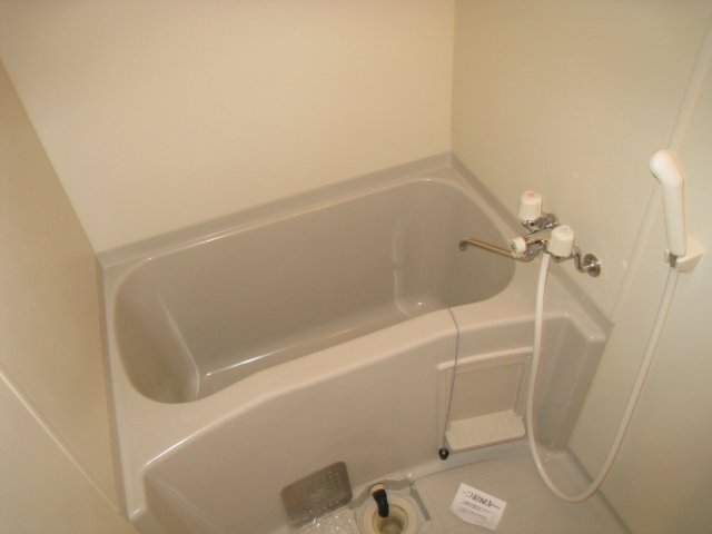 バス・シャワールーム　同物件、別号室のものです。