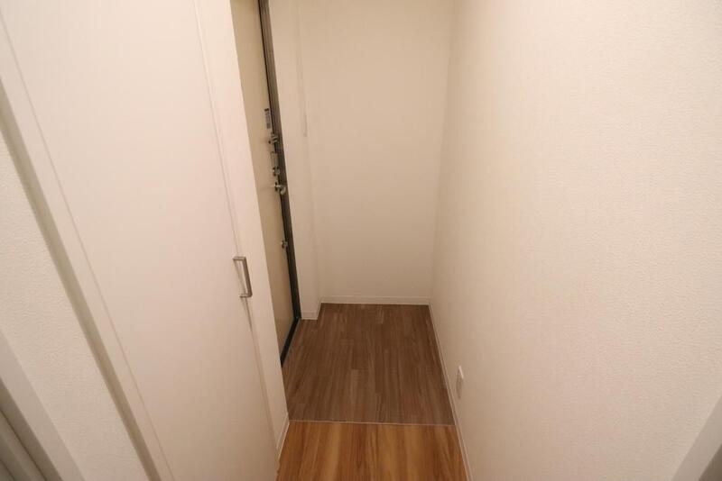 玄関　玄関横には収納が有ります