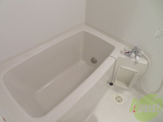 バス・シャワールーム　追い炊き機能がついているのでいつでも温かいお風呂に入れます。