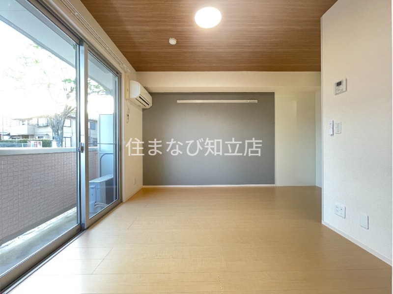 居室・リビング　同型別部屋写真