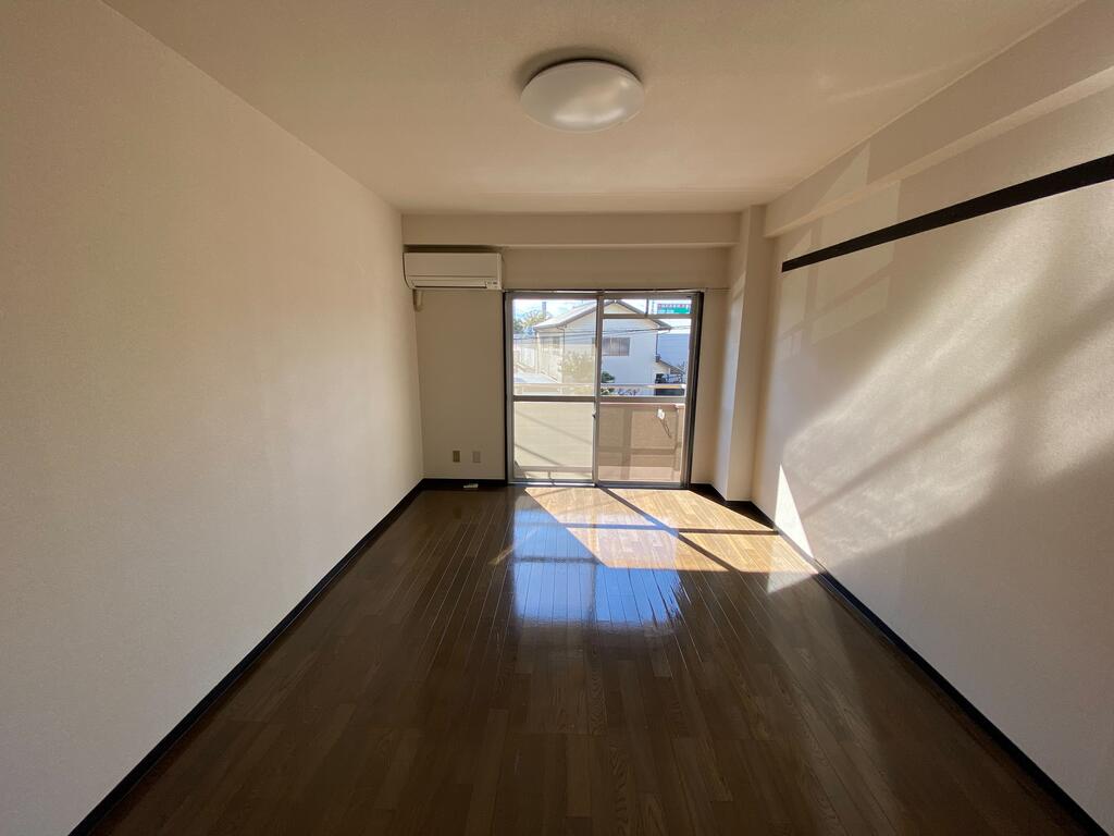 居室・リビング　洋室8帖です。