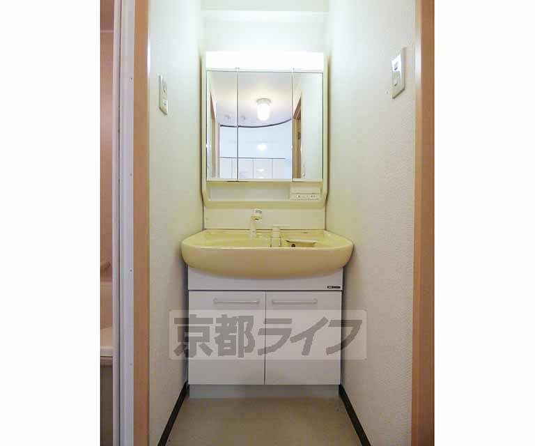 洗面設備　人気の独立洗面台です。