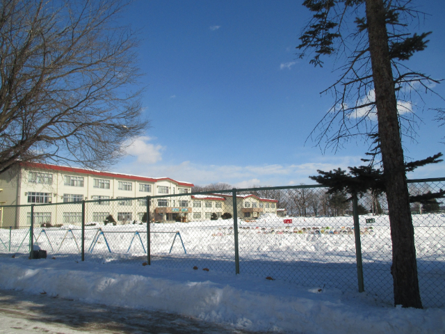 小学校　帯広市立稲田小学校（小学校）まで1500m