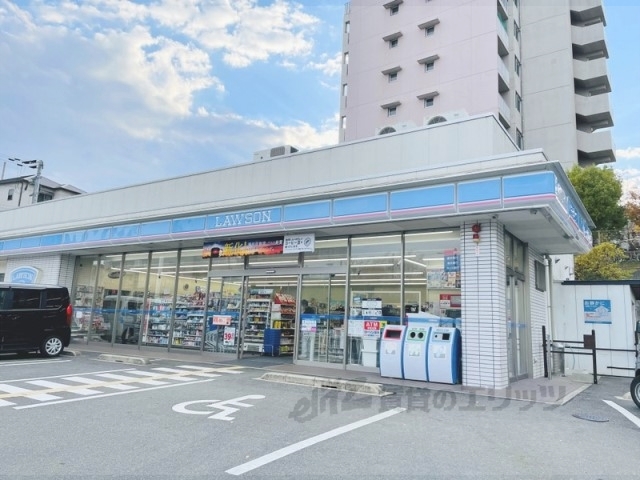 コンビニ　ローソン香里ヶ丘さくら通り店（コンビニ）まで800m