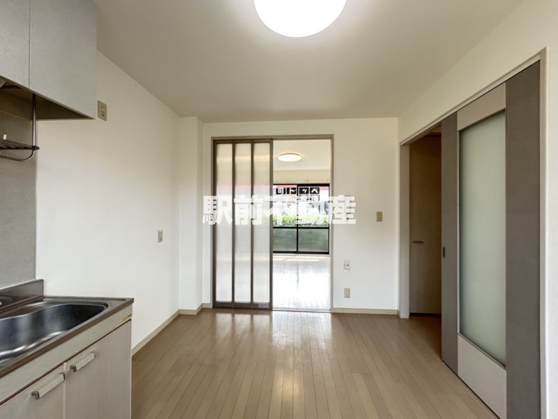 居室・リビング　ダイニングキッチンです