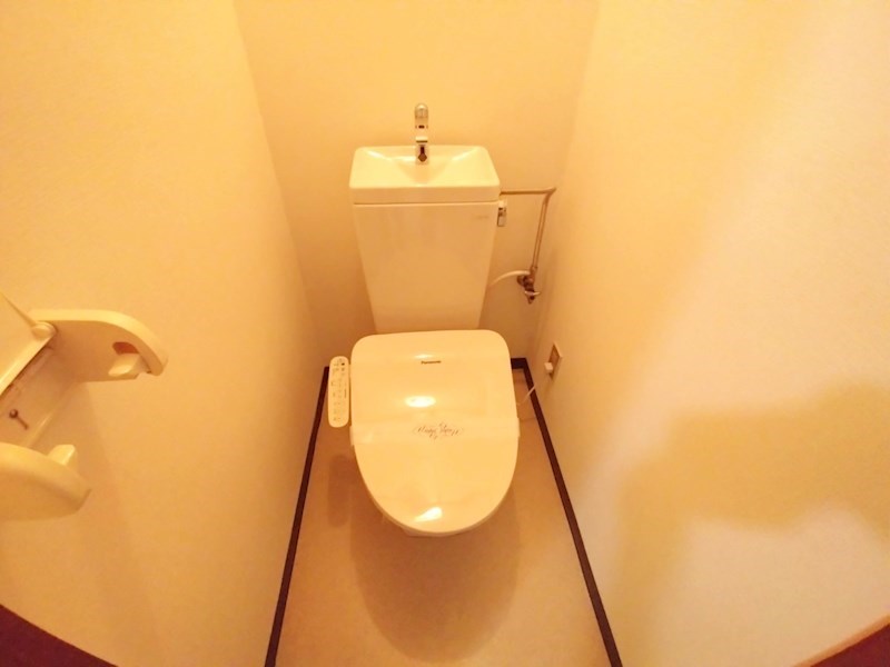 トイレ　温水洗浄便座