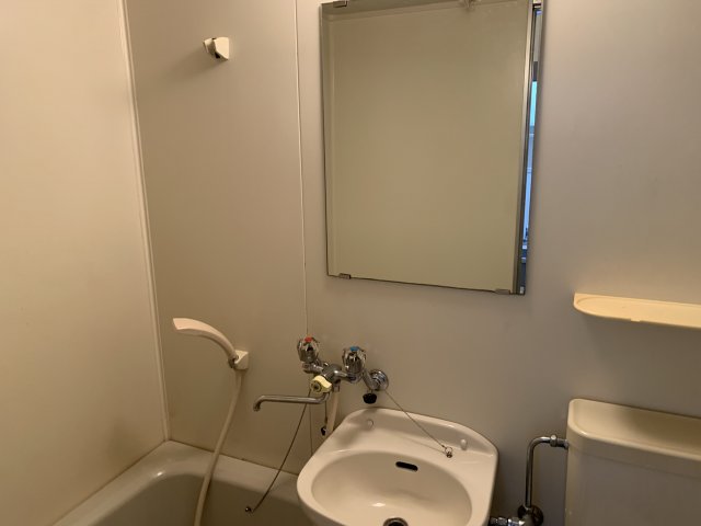 洗面設備　便利なミラーあります☆