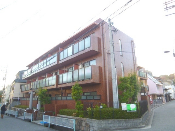 建物外観　オートロック、モニターホン付で安心です♪