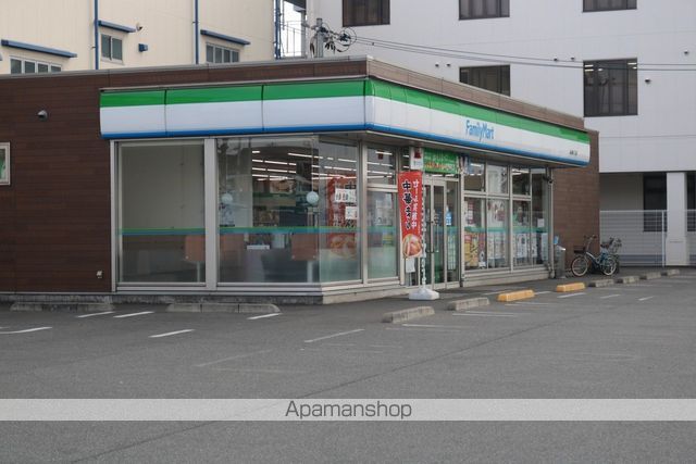 コンビニ　ファミリーマート（コンビニ）まで323m