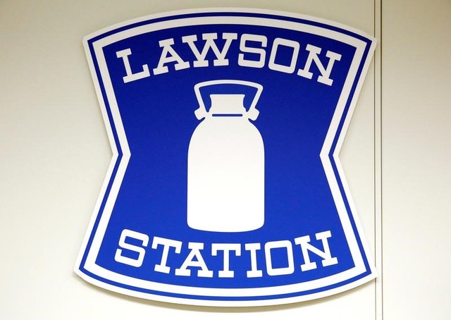 コンビニ　ローソン寝屋川秦町店（コンビニ）まで900m