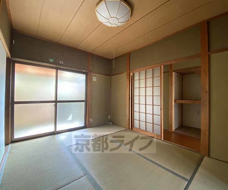 居室・リビング　落ち着いた雰囲気のお部屋です