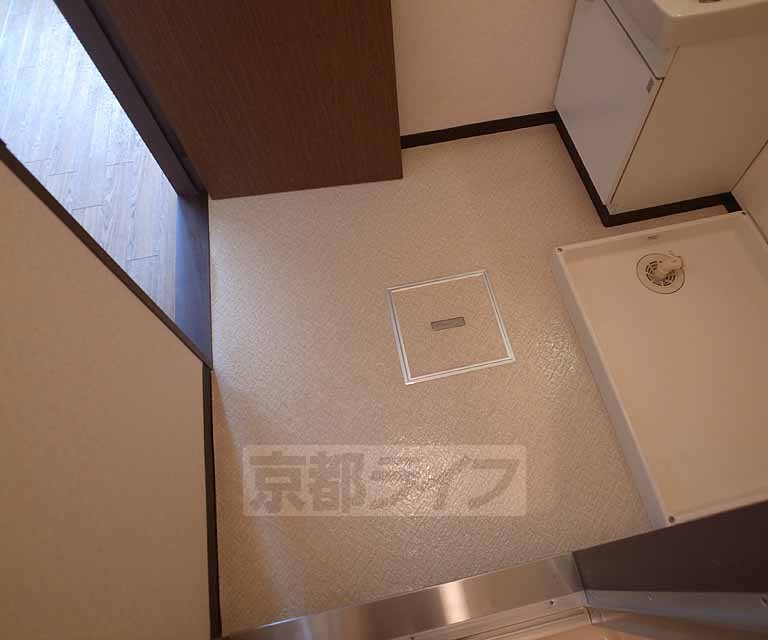 洗面設備　広めの脱衣スペースです・