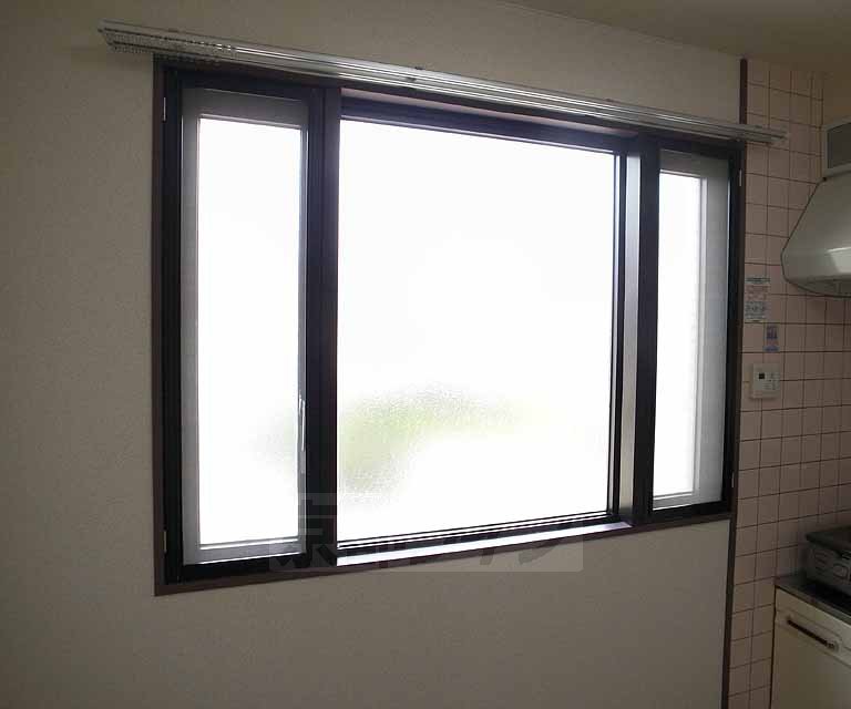 その他部屋・スペース　よく日差しの入る出窓です！