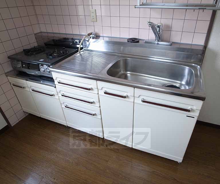 キッチン　ガスコンロ搭載のきれいなキッチンです・